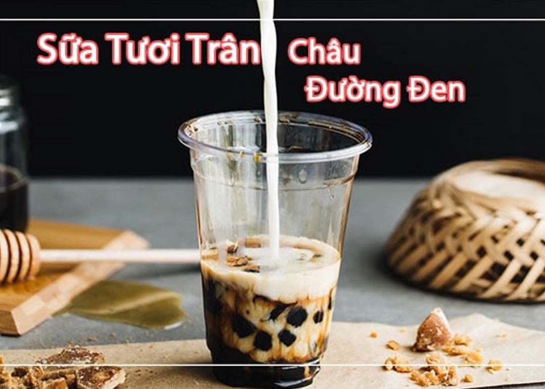 Thêm một lớp trân châu đường đen lên trên sữa tươi.